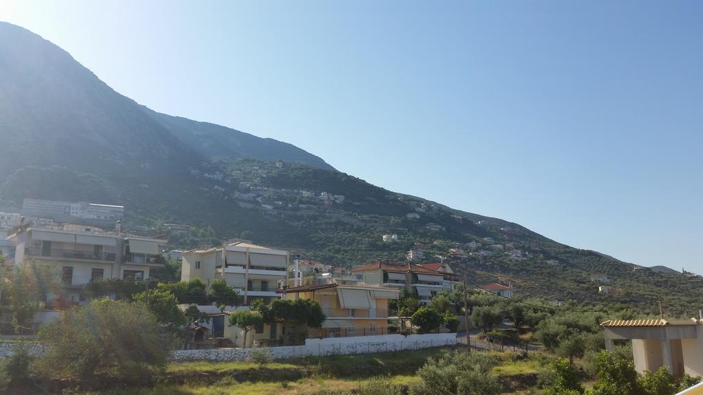 Studio Holiday Kalamata Apartment ภายนอก รูปภาพ