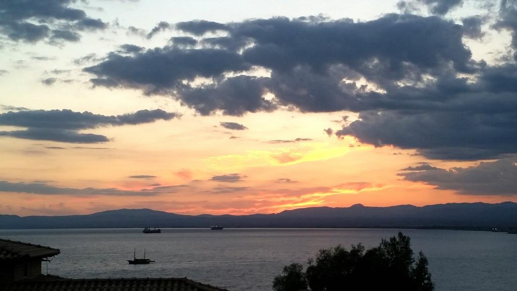 Studio Holiday Kalamata Apartment ภายนอก รูปภาพ