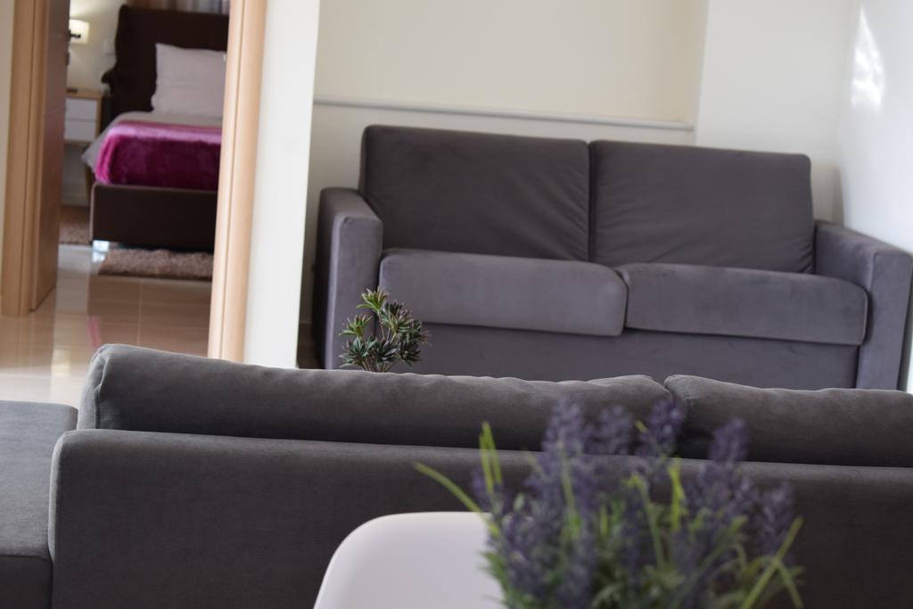 Studio Holiday Kalamata Apartment ภายนอก รูปภาพ