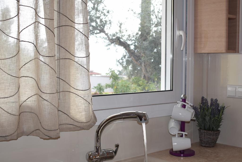 Studio Holiday Kalamata Apartment ภายนอก รูปภาพ