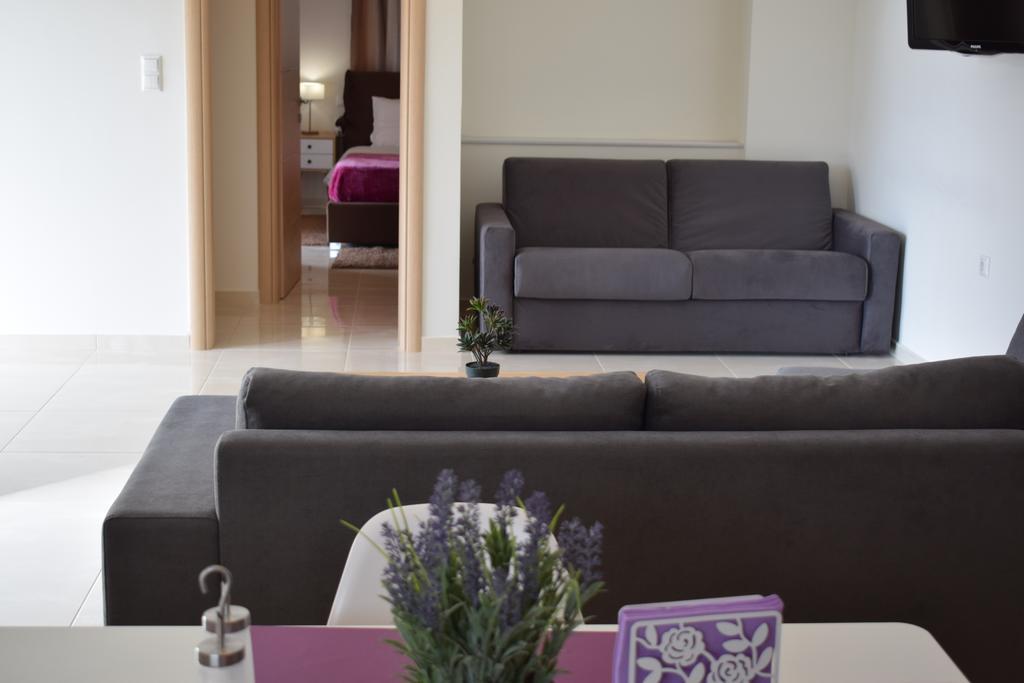 Studio Holiday Kalamata Apartment ภายนอก รูปภาพ