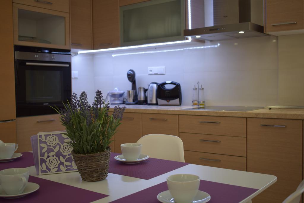 Studio Holiday Kalamata Apartment ภายนอก รูปภาพ