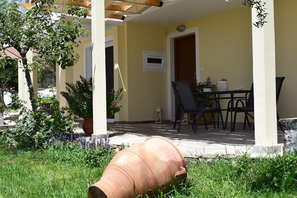 Studio Holiday Kalamata Apartment ภายนอก รูปภาพ