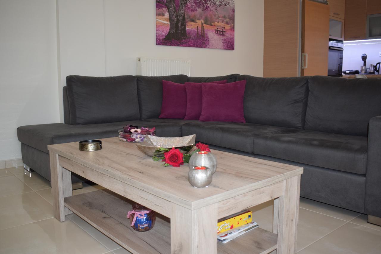 Studio Holiday Kalamata Apartment ภายนอก รูปภาพ