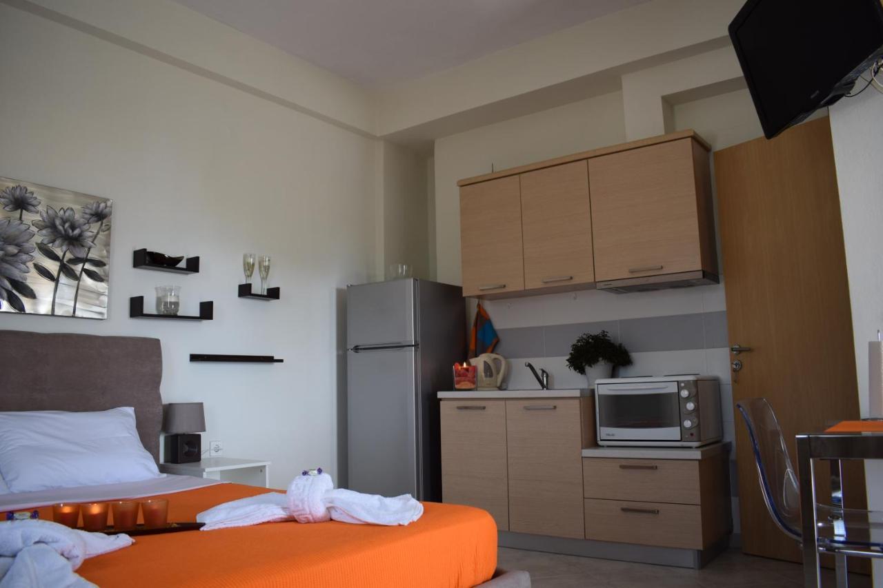 Studio Holiday Kalamata Apartment ภายนอก รูปภาพ